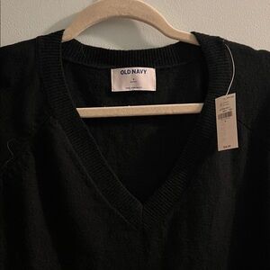 NEW WITH TAGS: Old Navy Black Knit V-Neck Pullover